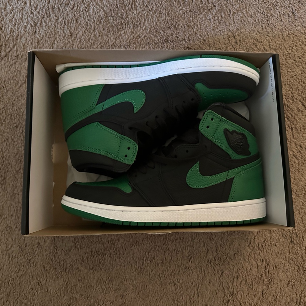 Jordan 1s men’s size 8.5